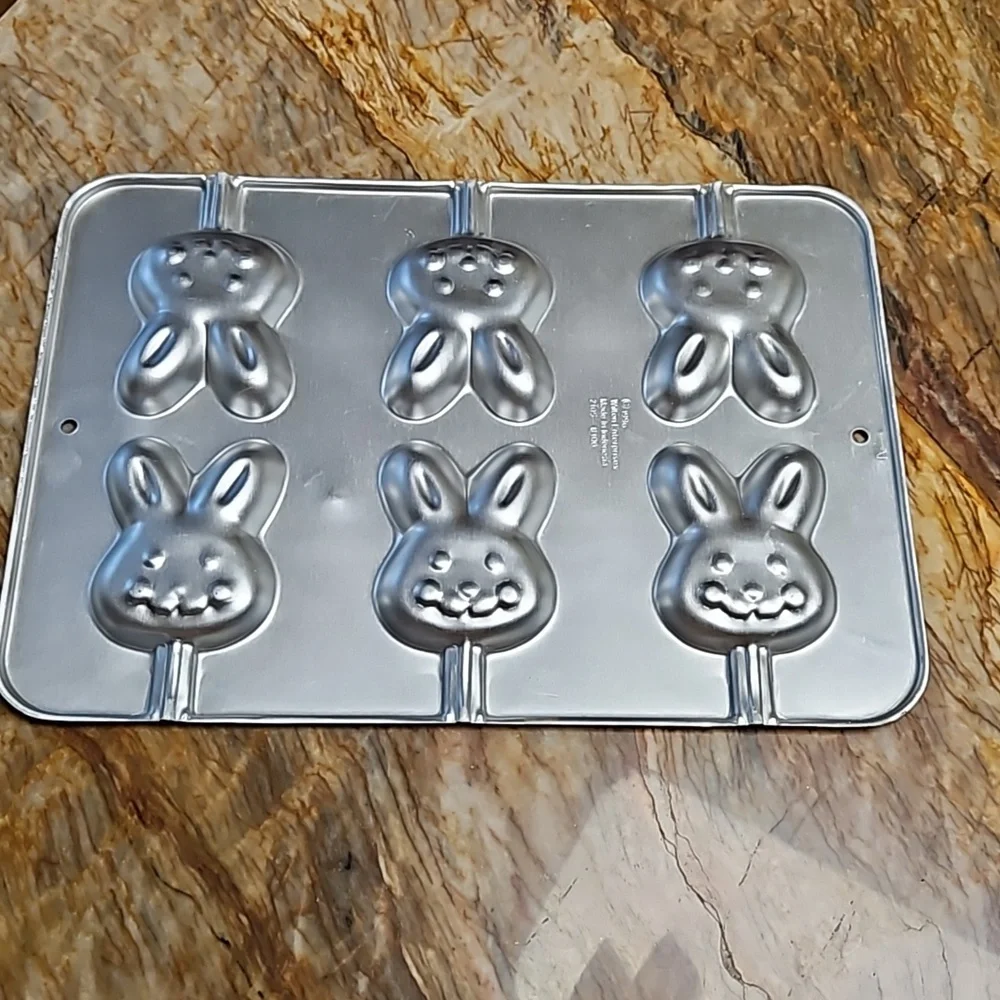 WILTON Easter Bunny Rabbit Aluminum  treat cake pan